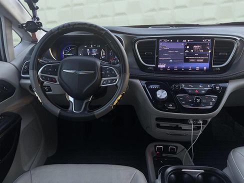 Used 2021 Chrysler Pacifica Touring-L FWD image 27