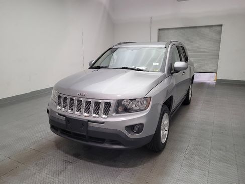 Used 2017 Jeep Compass Latitude FWD image 15