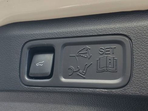 Used 2022 Ford Expedition Limited w/ Equipment Group 304A image 32