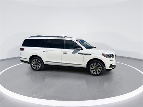Used 2023 Lincoln Navigator L Reserve image 8