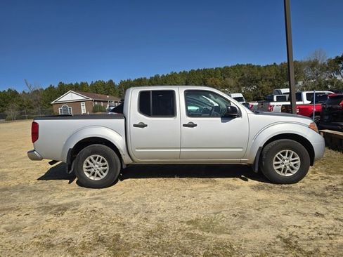 Used 2018 Nissan Frontier SV image 4