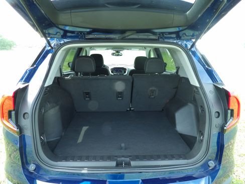 Used 2023 GMC Terrain SLE w/ Driver Convenience Package AWD/4WD image 9