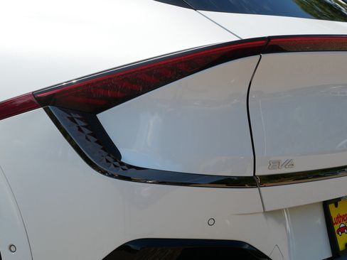 Certified 2023 Kia EV6 GT-Line AWD/4WD image 17