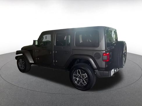 Used 2025 Jeep Wrangler Unlimited Sahara AWD/4WD image 8