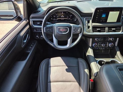 Used 2023 GMC Yukon SLT w/ SLT Premium Package AWD/4WD image 4