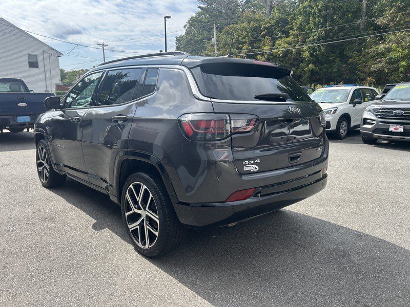 Used 2024 Jeep Compass Limited w/ Elite Group AWD/4WD image 5