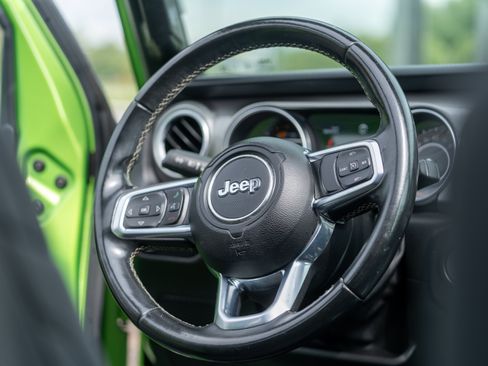 Used 2020 Jeep Wrangler Unlimited Sahara AWD/4WD image 17