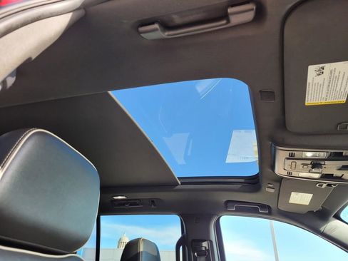 Used 2021 Chevrolet Tahoe Premier w/ Premium Package image 13