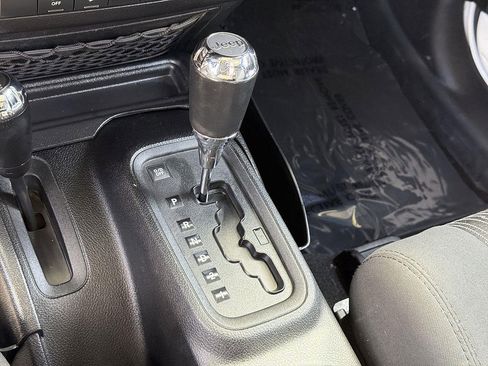 Used 2011 Jeep Wrangler Rubicon w/ PWR Convenience Group AWD/4WD image 14