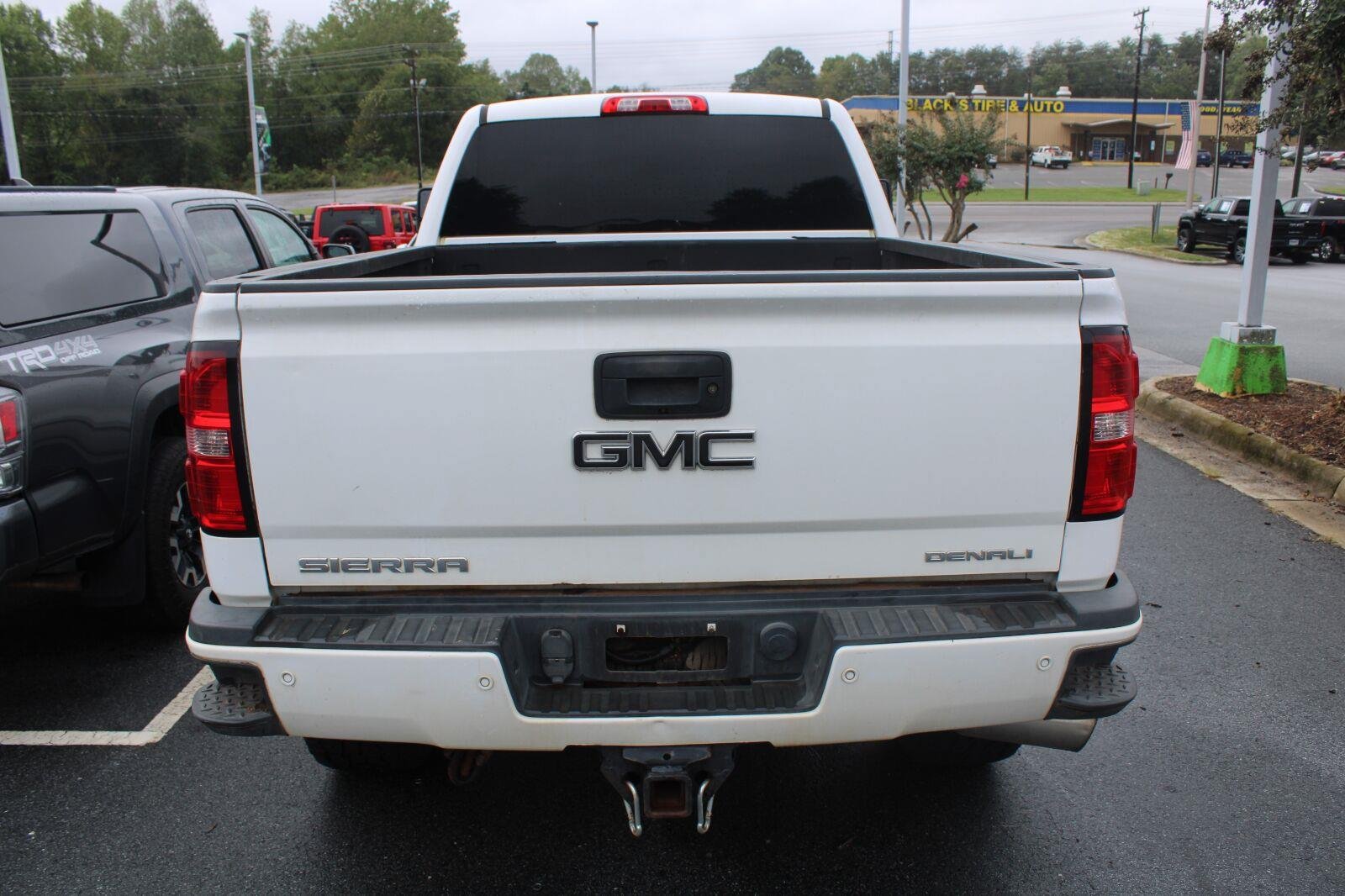Used 2015 GMC Sierra 2500 Denali w/ Duramax Plus Package AWD/4WD image 7