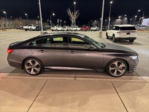 Used 2018 Honda Accord Touring image 16