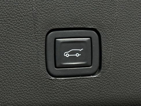 Certified 2023 Chevrolet Traverse LT image 27