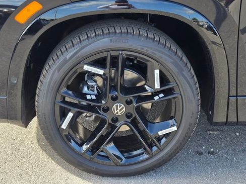 New 2026 Volkswagen Tiguan SE R-Line FWD image 10
