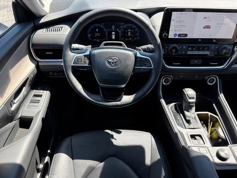 Used 2025 Toyota Grand Highlander AWD image 4