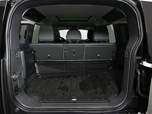 Used 2024 Land Rover Defender 110 X-Dynamic SE image 29