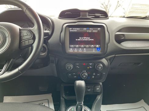 Used 2018 Jeep Renegade Altitude w/ UConnect 8.4 Nav Group FWD image 23
