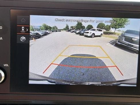 Used 2024 Kia Carnival LX FWD image 29