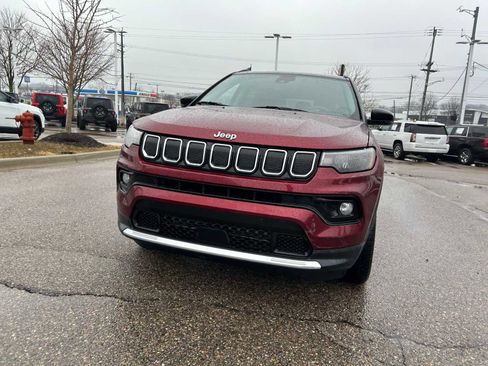 Certified 2022 Jeep Compass Limited image 2