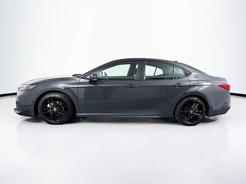 Used 2025 Toyota Camry SE image 6