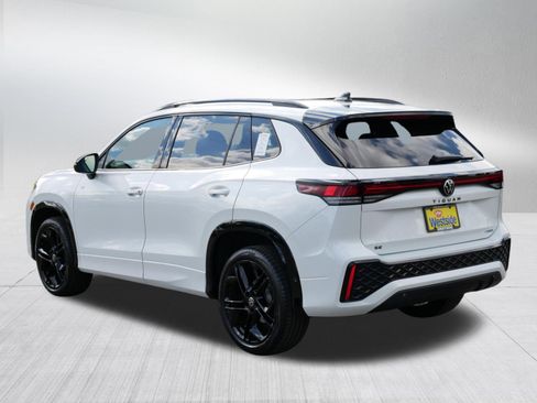 Certified 2025 Volkswagen Tiguan SE R-Line AWD/4WD image 5