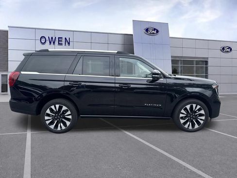 Used 2025 Ford Expedition Platinum w/ Driver's Package AWD/4WD image 6