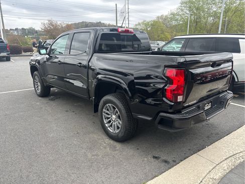 Used 2024 Chevrolet Colorado LT w/ LT Convenience Package image 3
