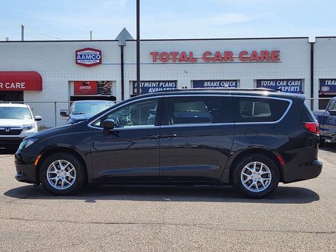 Used 2020 Chrysler Voyager Lxi image 2