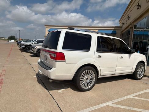 Used 2017 Lincoln Navigator Select RWD image 10