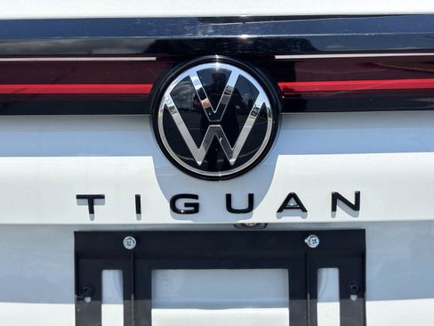 Used 2025 Volkswagen Tiguan SE R-Line AWD/4WD image 10