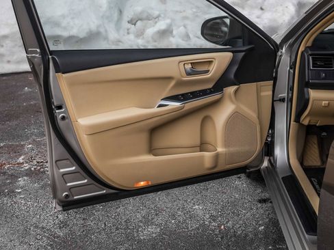 Used 2015 Toyota Camry LE image 22