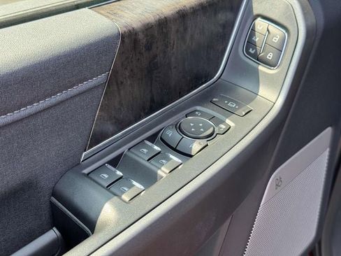 New 2025 Ford F350 Lariat w/ Lariat Ultimate Package image 17