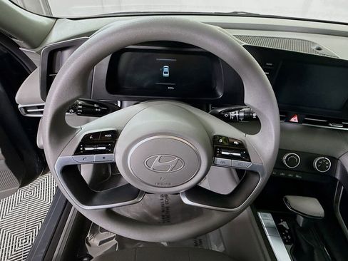 Certified 2024 Hyundai Elantra SE image 19