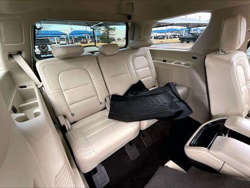 Used 2021 Lincoln Navigator Reserve w/ Luxury Package image 34