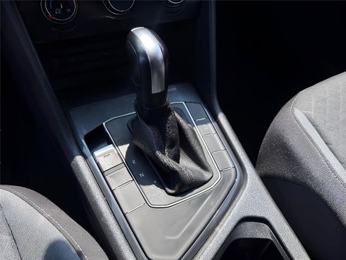 Used 2020 Volkswagen Tiguan S image 16