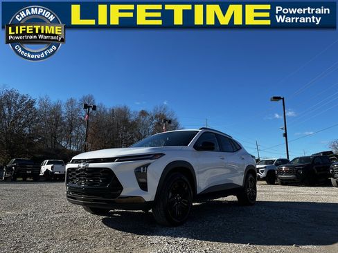 Used 2024 Chevrolet Trax ACTIV w/ Driver Confidence Package image 3