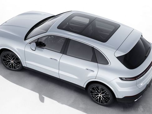 Certified 2024 Porsche Cayenne AWD/4WD image 3