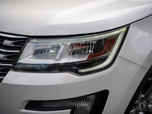 Used 2017 Ford Explorer Limited w/ Equipment Group 301A AWD/4WD image 4