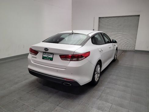 Used 2018 Kia Optima LX w/ 17" Alloy Wheels Package FWD image 9
