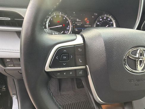 Used 2022 Toyota Highlander XLE FWD image 26