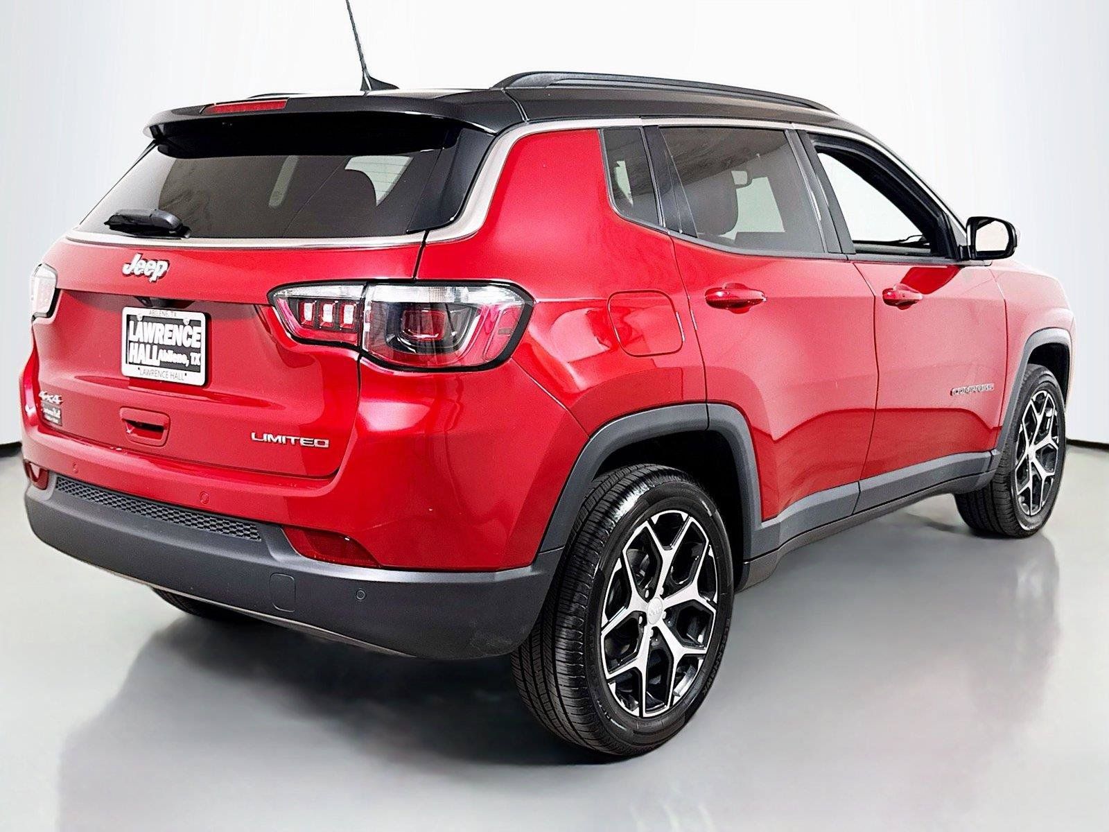 Used 2024 Jeep Compass Limited AWD/4WD image 4