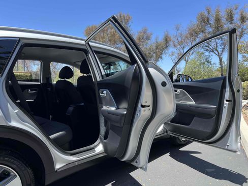 Used 2020 Kia Niro LX FWD image 53