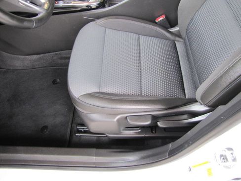 Used 2025 Chevrolet Trax LT w/ Driver Confidence Package FWD image 14