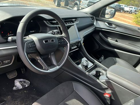 New 2025 Jeep Grand Cherokee 4WD image 18