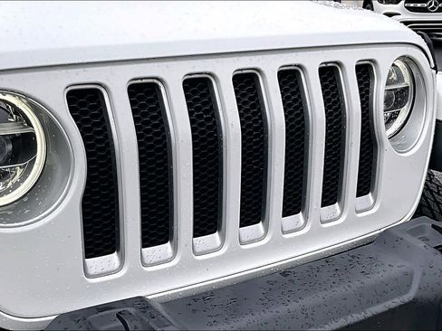 Used 2018 Jeep Wrangler Unlimited Sahara w/ Cold Weather Group image 28