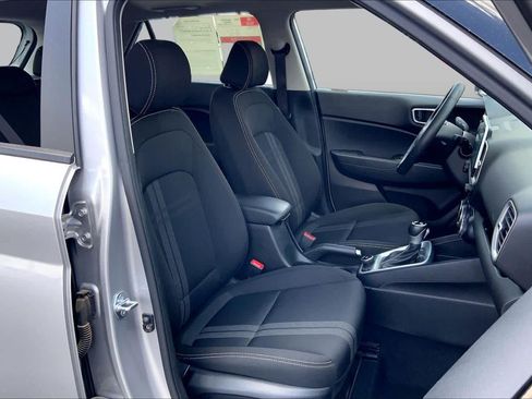 Used 2025 Hyundai Venue SEL FWD image 9