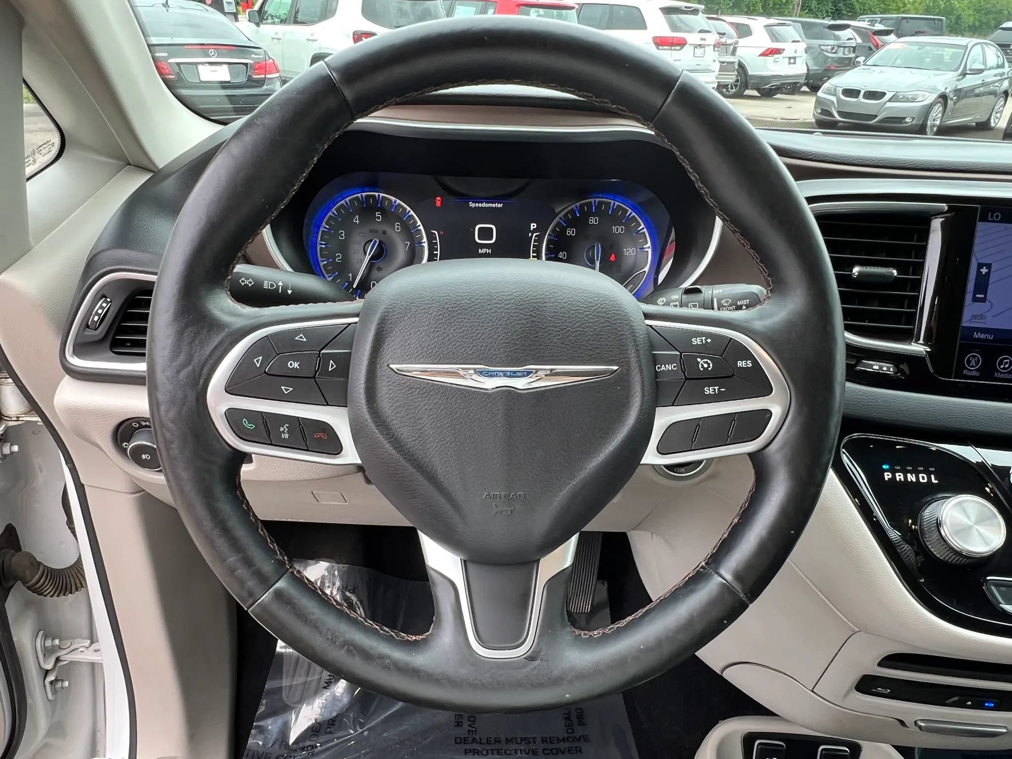 Used 2017 Chrysler Pacifica Touring-L Plus FWD image 11