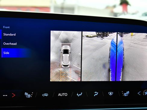 Used 2025 Chevrolet Equinox EV LT w/ Convenience Package image 25