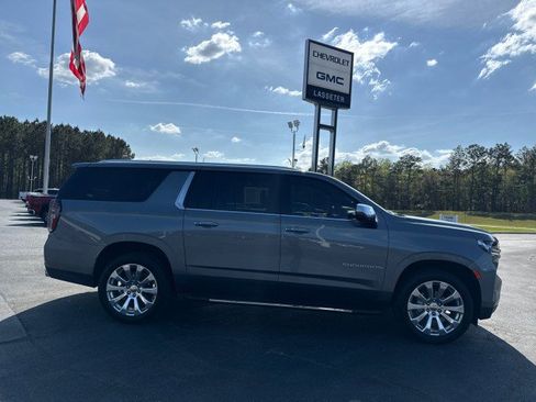 Used 2021 Chevrolet Suburban Premier image 2