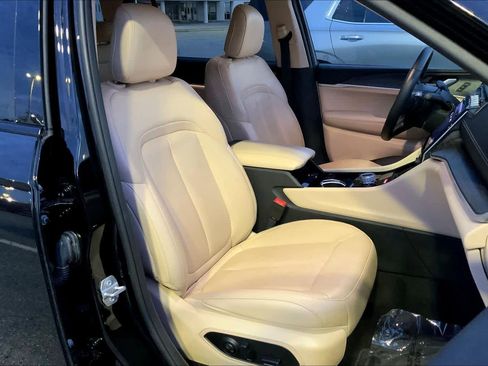 Used 2022 Jeep Grand Cherokee L Limited image 9