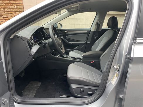 Used 2025 Volkswagen Jetta SE image 25